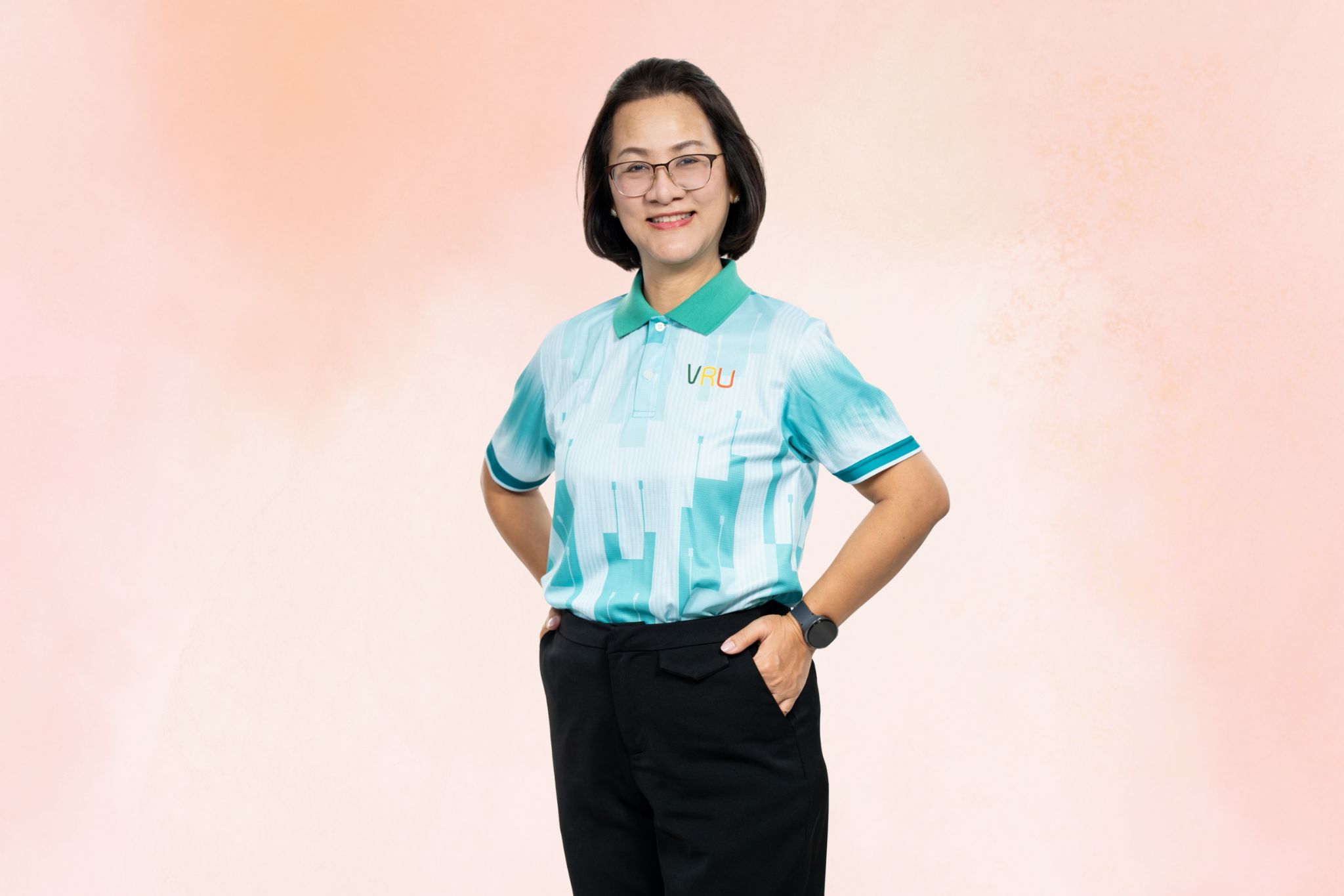 อาจารย์ ดร.ศรินธร ไชยรัตน์ ประธานหลักสูตร — ประธานสาขาวิชาการจัดการ ธุรกิจค้าปลีกสมัยใหม่