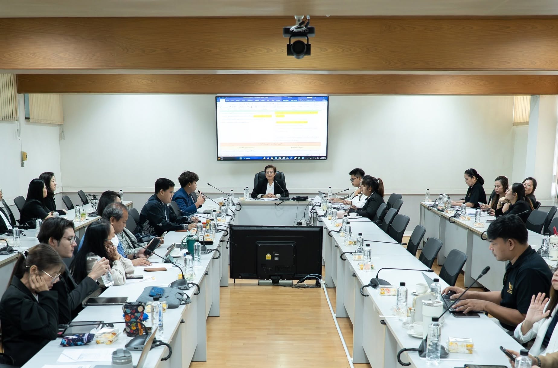 ประชุมทบทวนแผนกลยุทธ์และแผนปฏิบัติการ เพื่อกำหนดทิศทางในการพัฒนาและการดำเนินงานของคณะวิทยาการจัดการ