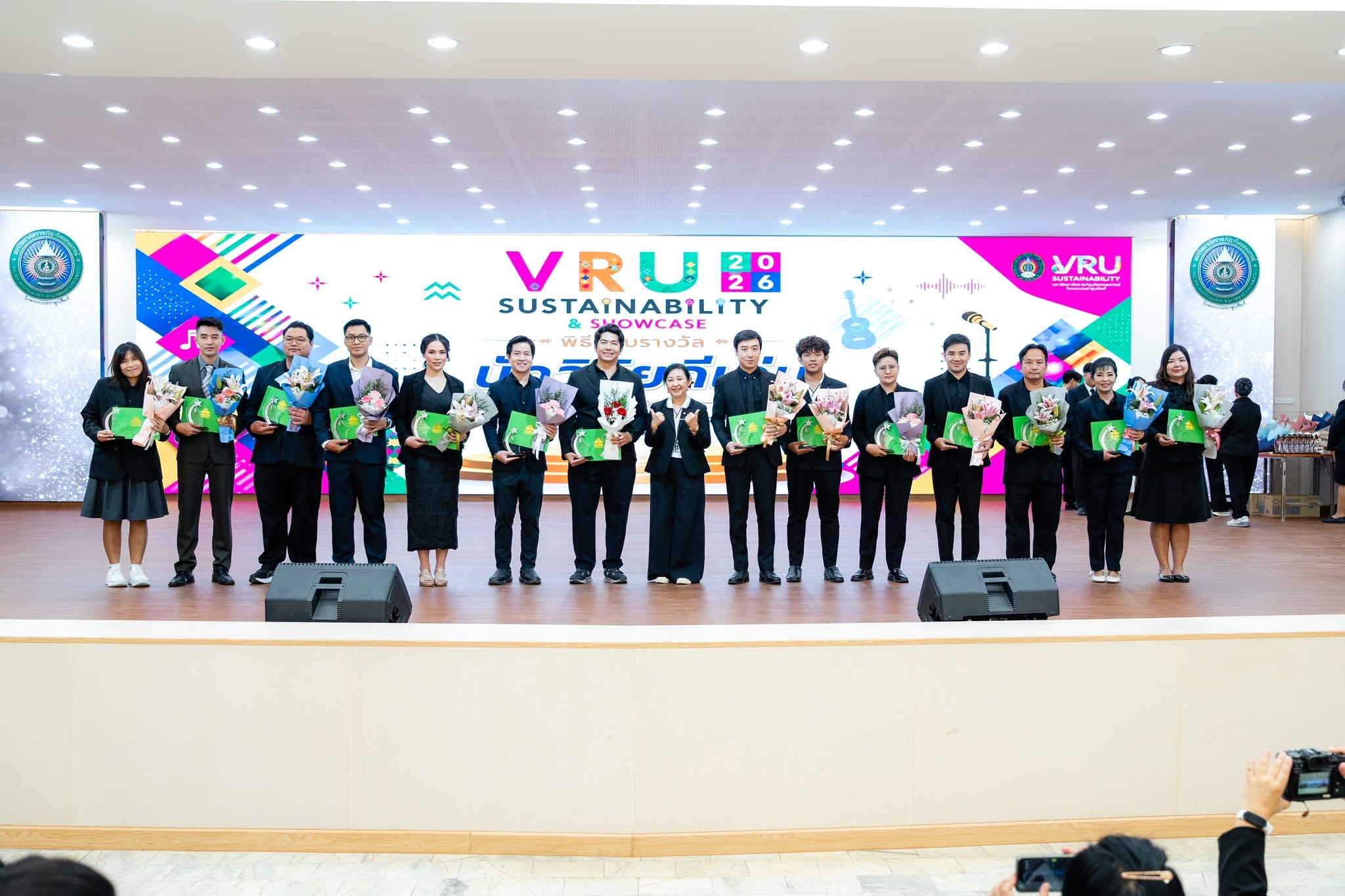 คณะวิทยาการจัดการขอแสดงความยินดีกับคณาจารย์ที่ได้รับ รางวัลนักวิจัยดีเด่น ด้านการตีพิมพ์เผยแพร่ ประจำปี 2568  ในงาน “วไลยอลงกรณ์ มหาวิทยาลัยแห่งความสมดุลและยั่งยืน ประจำปี 2569 (VRU Sustainability)”