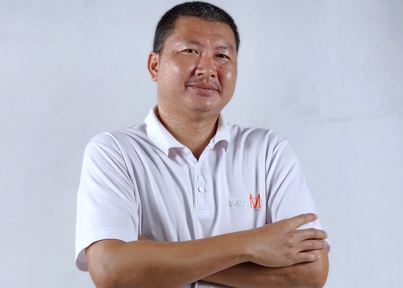 นายอนุพนธ์ ทินนะลักษณ์